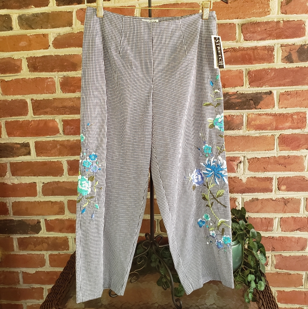 NWT Allison Taylor Gingham Embroidered Crop Pants